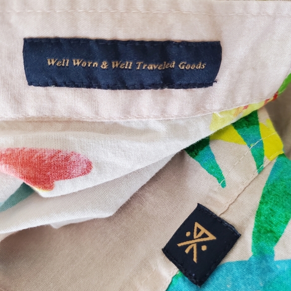 ROARK Men XL Journey Macaw Tan Tropical Button SS Shirt Logo Casual Island Vacay - Picture 14 of 15